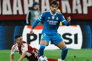 Raúl Asencio jugó ante Olympiacos pese a muerte de su abuelo