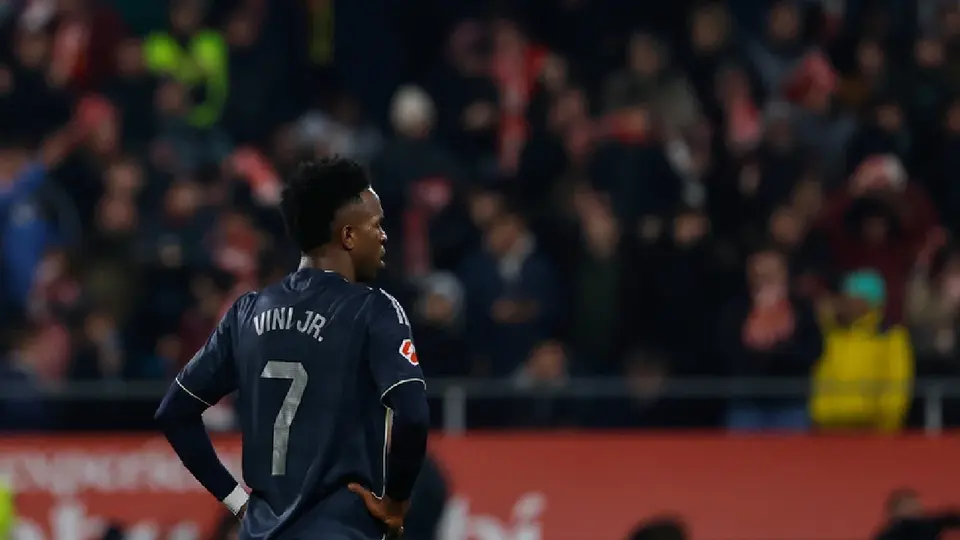 ¡Otra vez! Vinicius en polémica por gestos a la afición del Girona