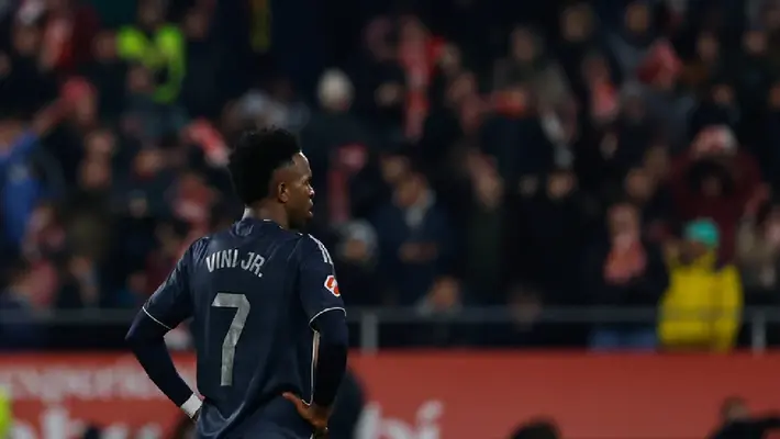 ¡Otra vez! Vinicius en polémica por gestos a la afición del Girona