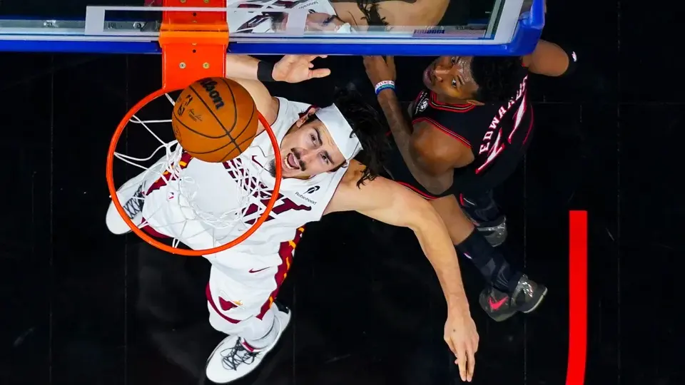 Jaime Jáquez brilla con 22 puntos y guía a Miami Heat a su cuarta victoria consecutiva