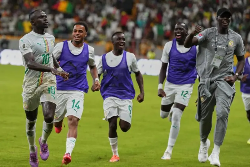 Senegaleses al finalizar el juego ante Mauritania | AP