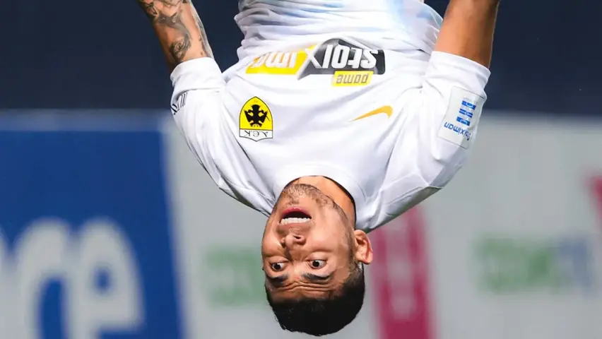 Orbelín Pineda anota en la goleada del AEK y celebra con voltereta en el aire | X: @AEK_FC_OFFICIAL