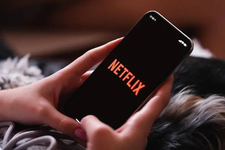 La plataforma de streaming actualiza constantemente su aplicación, lo que deja fuera a dispositivos con software antiguo. / iStock