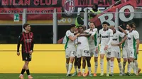 Con Santiago Giménez todavía lesionado, AC Milan dejó ir el triunfo ante Sassuolo