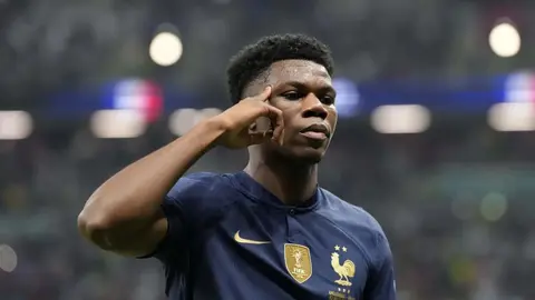 Aurélien Tchouaméni recuerda como superó los abucheos del Bernabéu: "Te hundes o respondes con futbol"
