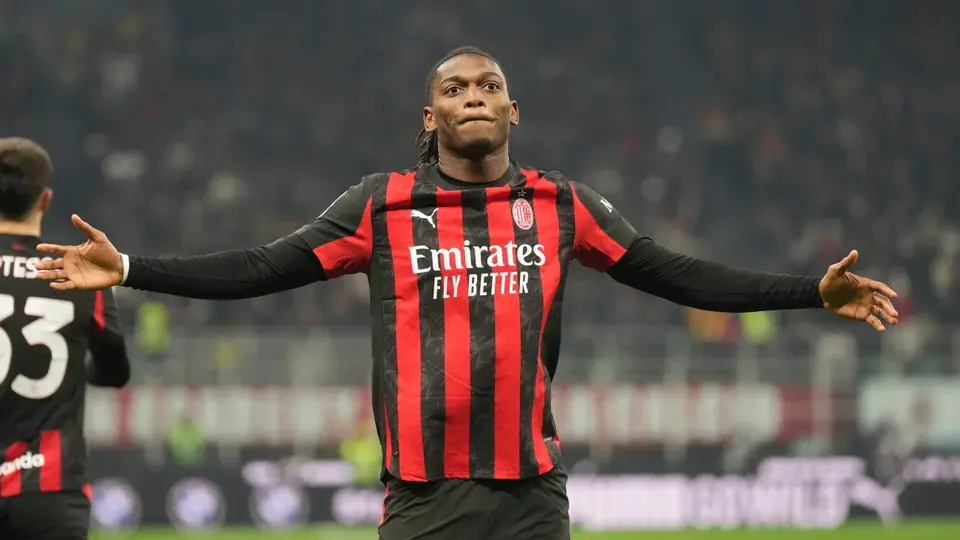 Sin Santiago Giménez, el Milan vence al Lazio con golazo de Rafael Leão