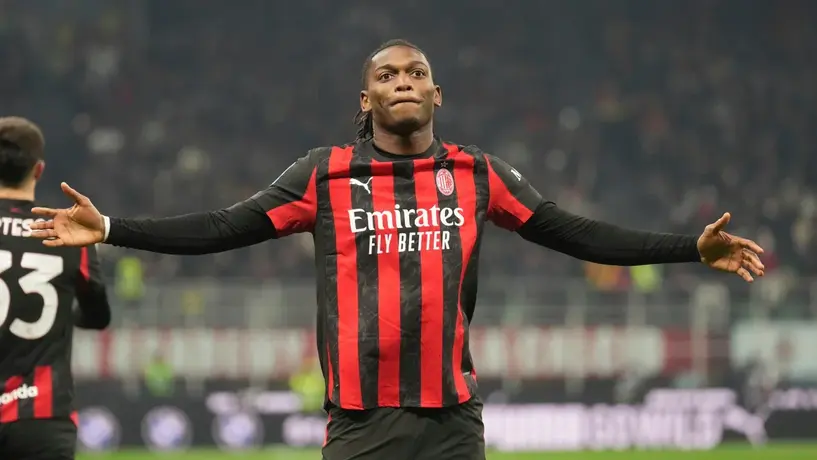 Sin Santiago Giménez, el Milan vence al Lazio con golazo de Rafael Leão