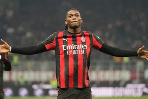 Sin Santiago Giménez, el Milan vence al Lazio con golazo de Rafael Leão