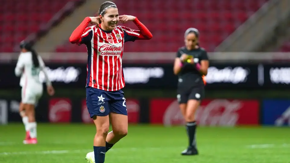 Chivas golea a Necaxa en el cierre del torneo regular con doblete de Licha Cervantes