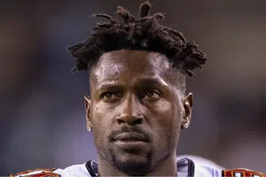 Antonio Brown es extraditado a Estados Unidos para afrontar juicio por intento de asesinato