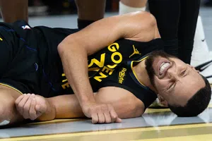 Stephen Curry estará fuera al menos una semana con los Warriors por lesión en el cuádriceps