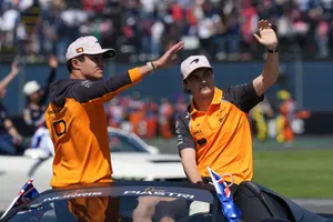 "Uno de los dos debe ser solidario": Guenther Steiner opinó sobre la batalla entre Lando Norris y Óscar Piastri