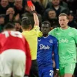 Idrissa Gana Gueye fue expulsado ante Manchester United por agredir… ¡a su propio compañero!