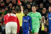 Idrissa Gana Gueye fue expulsado ante Manchester United por agredir… ¡a su propio compañero!