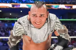 Hijo del Vikingo arremete contra Dominik Mysterio: “Ni sabe luchar. Solo sabe hablar”