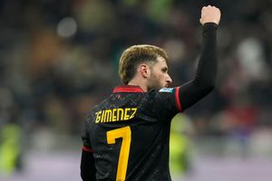 ¿Adiós al Mundial? Santiago Giménez se operará el tobillo y el Milan llevará a un nuevo delantero