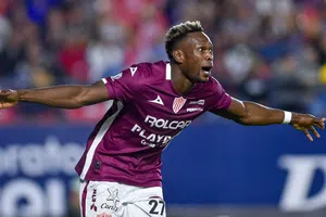 Diber Cambindo: León se adelanta a Pumas en la puja por el delantero colombiano