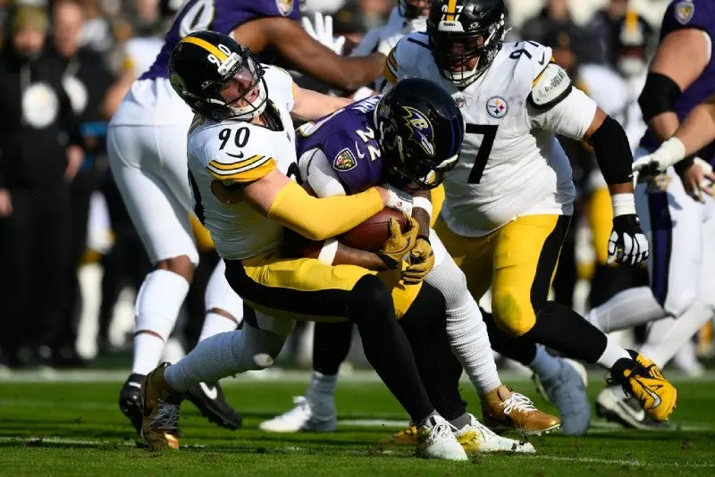 T.J. Watt  se mantiene como uno de los mejores defensivos de la Liga | AP