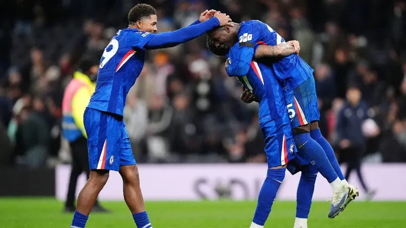 Chelsea vence al Tottenham y se acerca a la cima de la Premier League
