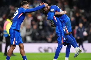 Chelsea vence al Tottenham y se acerca a la cima de la Premier League