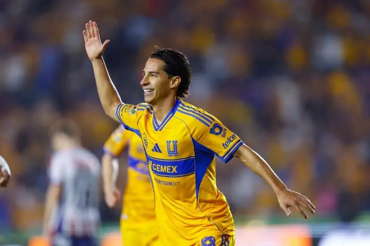 Diego Lainez festejando una anotación con los Tigres | IMAGO7