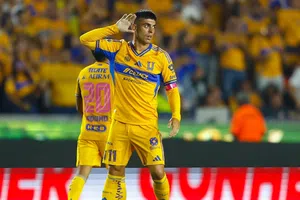 Brunetta interrumpe conferencia de prensa de Guido Pizarro y 'pide' cambio de posición