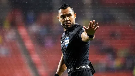 Gato Ortiz se titula como licenciado en psicología