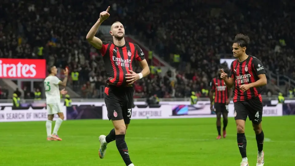 Sin Santiago Giménez, AC Milan venció a AS Roma en la Serie A