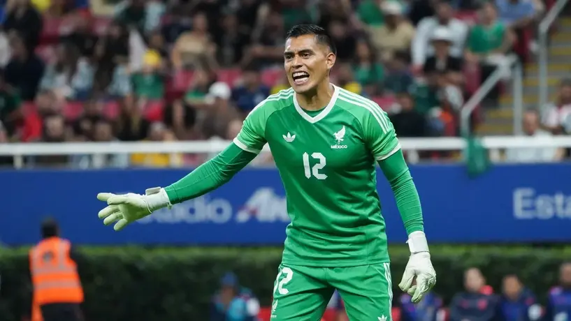 Afición de Guadalajara realiza grito homofóbico contra Raúl Rangel