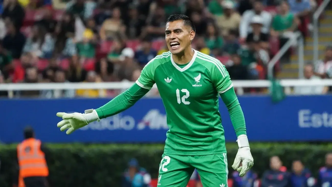 Afición de Guadalajara realiza grito homófono contra Raúl Rangel