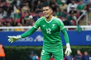 Afición de Guadalajara realiza grito homofóbico contra Raúl Rangel