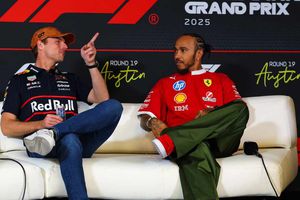 Max Verstappen se niega a seguir los pasos de Lewis Hamilton: "me da pena"