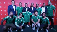 Estrellas y famosos conocen el nuevo jersey de México para el Mundial 2026