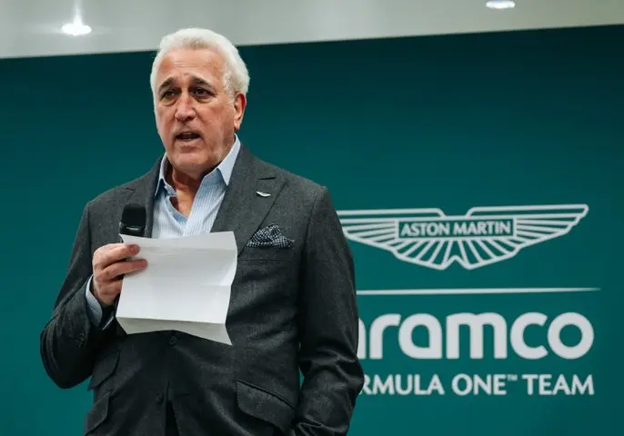 Lawrence Stroll, dueño de Aston Martin, durante una presentación | astonmartinf1