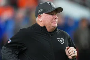 Las Vegas Raiders despiden al coordinador ofensivo, Chip Kelly, tras decepcionante inicio