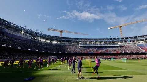 ¡En casa! Barcelona entrenó por primera vez en el renovado Camp Nou con más de 20 mil fanáticos