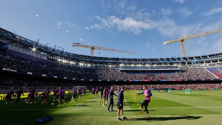 ¡En casa! Barcelona entrenó por primera vez en el renovado Camp Nou con más de 20 mil fanáticos