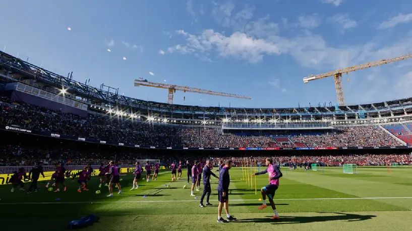 ¡En casa! Barcelona entrenó por primera vez en el renovado Camp Nou con más de 20 mil fanáticos