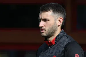 ¡Sin Supercopa! Santiago Giménez no hará el viaje con Milan a Arabia Saudita