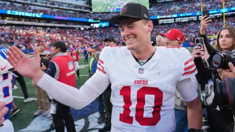 Mac Jones elimina los fantasmas de los Patriots y asegura que será "él mismo" en los 49ers