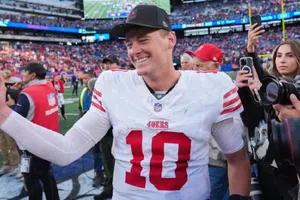 Mac Jones elimina los fantasmas de los Patriots y asegura que será "él mismo" en los 49ers