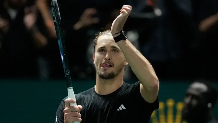 Zverev salva dos match points y enfrentará a Sinner en Semifinal del Masters de París