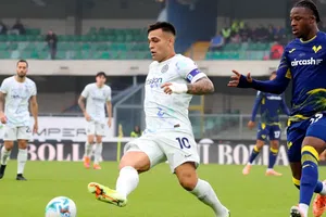 Inter consigue un triunfo agónico en Verona y se acerca al liderato de la Serie A
