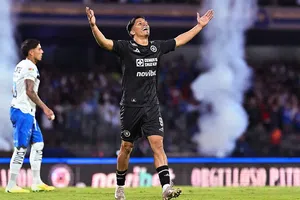 Larcamón apuesta por un once de gala ante Chivas para pegar primero en Guadalajara