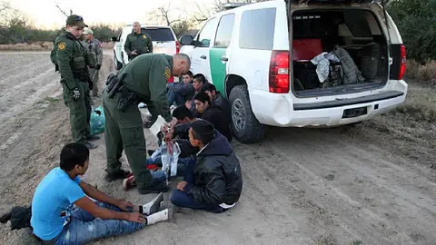 Estados Unidos multará con 5 mil dólares a quienes crucen la frontera ilegalmente