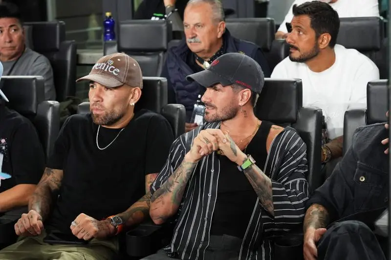 Otamendi junto a Rodrigo De Paul sin tener actividad | AP