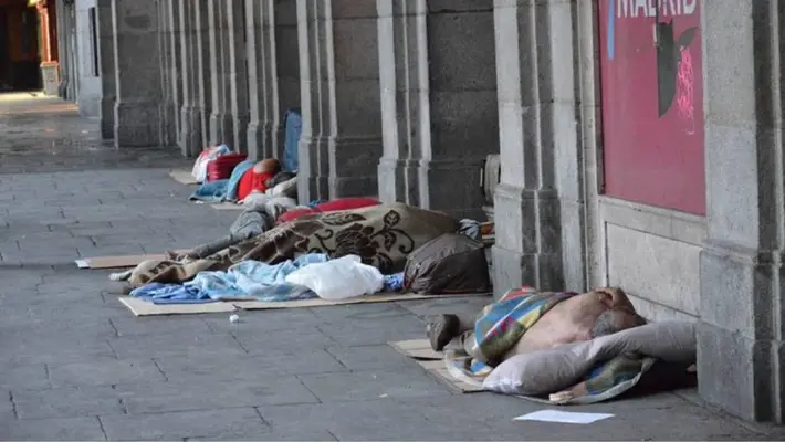 ¿Multa en México de casi 3 mil pesos por dormir en la calle? Te decimos dónde y por qué