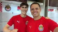 Chicharito Hernández ve en la Hormiga González al "próximo ídolo de México"