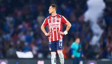 Histórico exjugador de Chivas defiende a Chicharito Hernández tras penal fallado