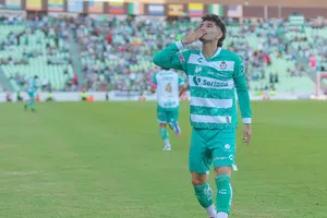 Santos Laguna domina a Querétaro y acecha puestos de Play-In